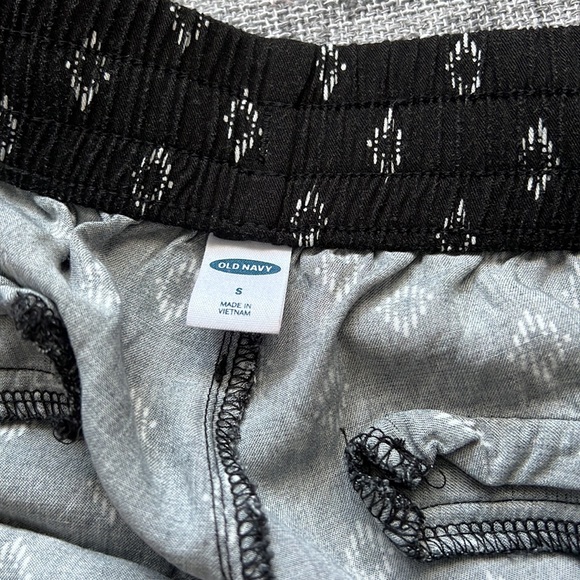 LIKE NEW Old Navy Pants, white and black design, size small. - Picture 5 of 5